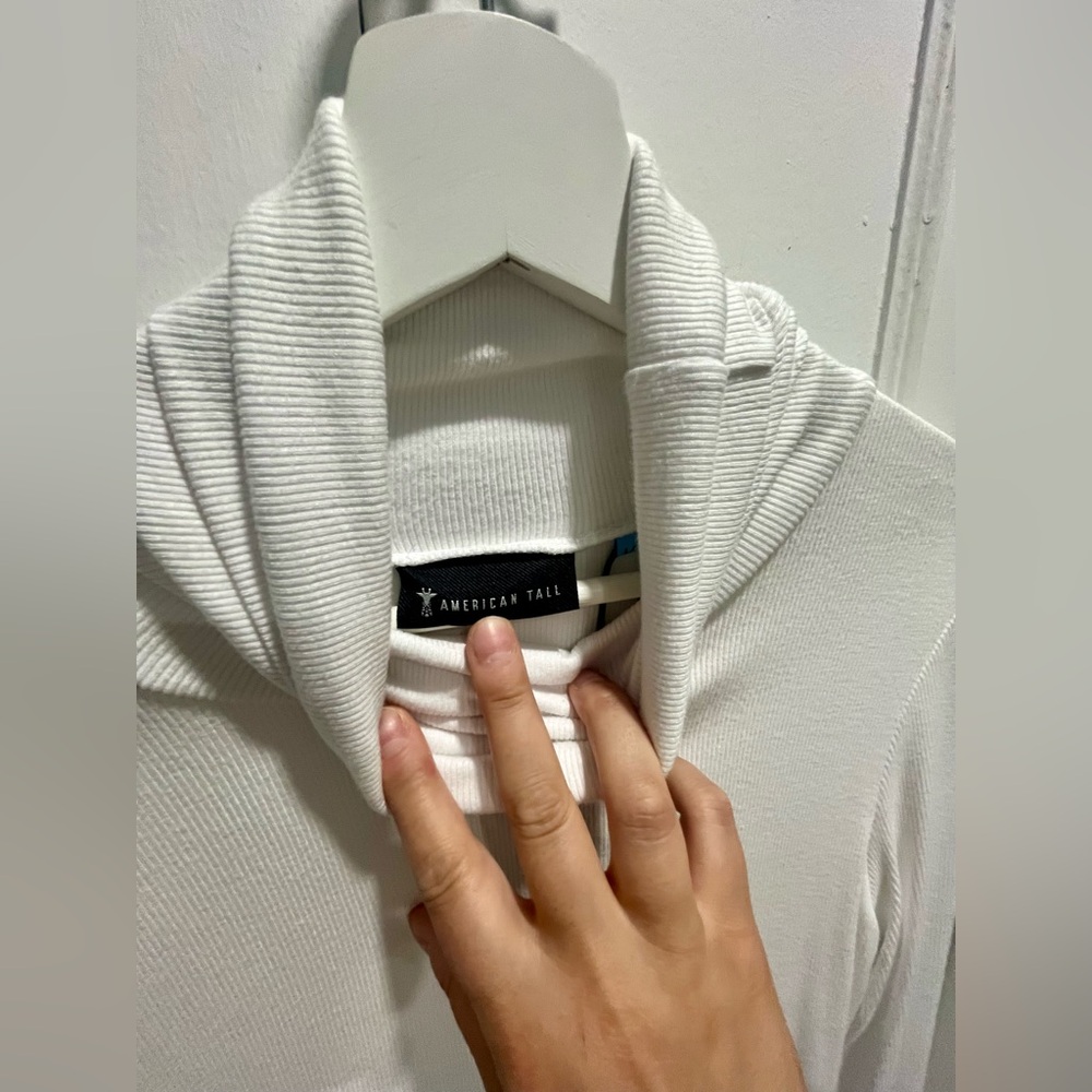 American Tall Turtleneck 🤍 - Picture 8 of 14